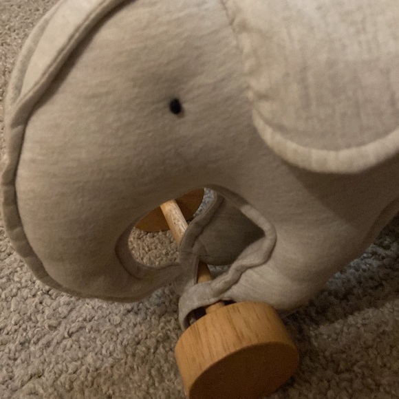 Land of nod elephant pulley - Picture 5 of 9